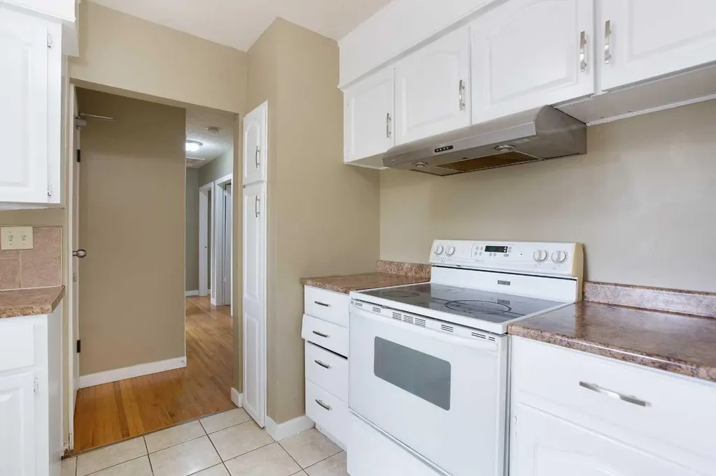 920 41 Street SE Calgary AB T2A1K5