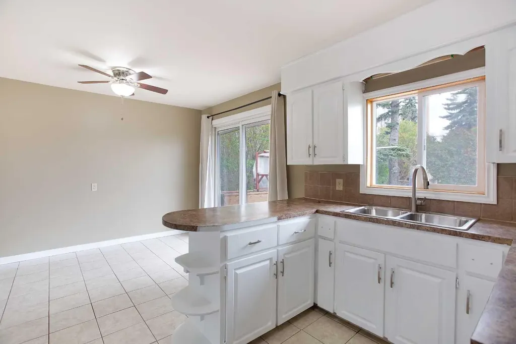 920 41 Street SE Calgary AB T2A1K5