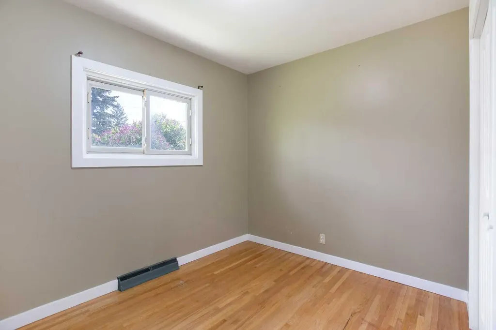 920 41 Street SE Calgary AB T2A1K5