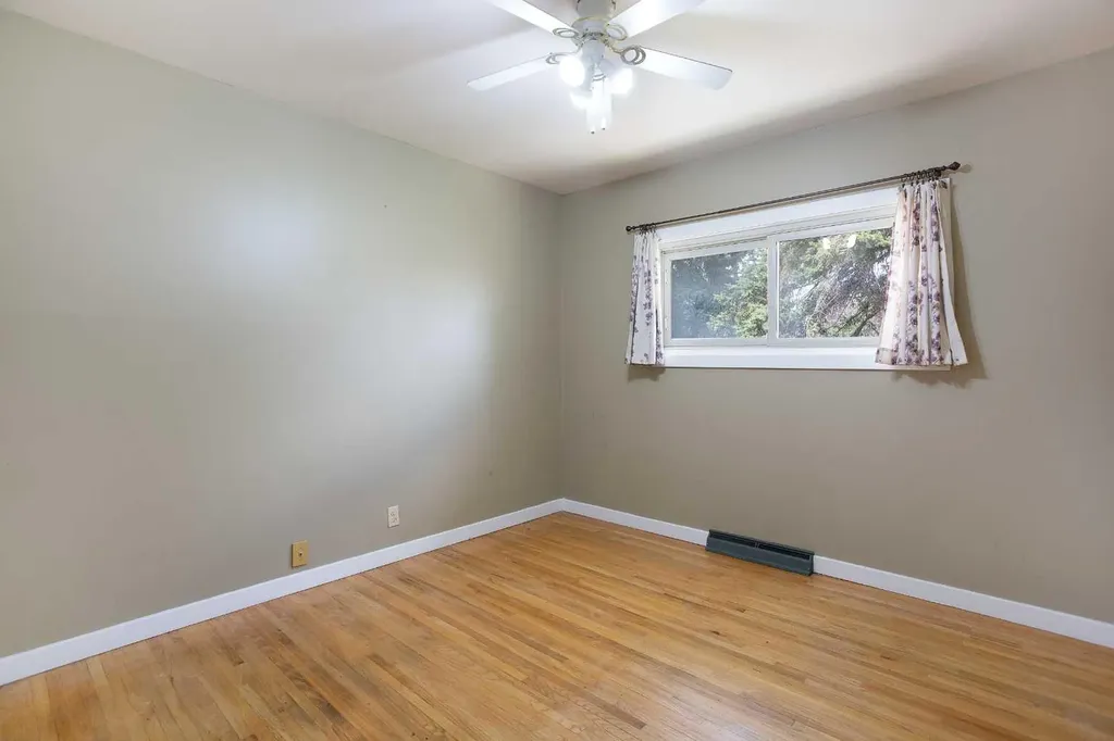920 41 Street SE Calgary AB T2A1K5