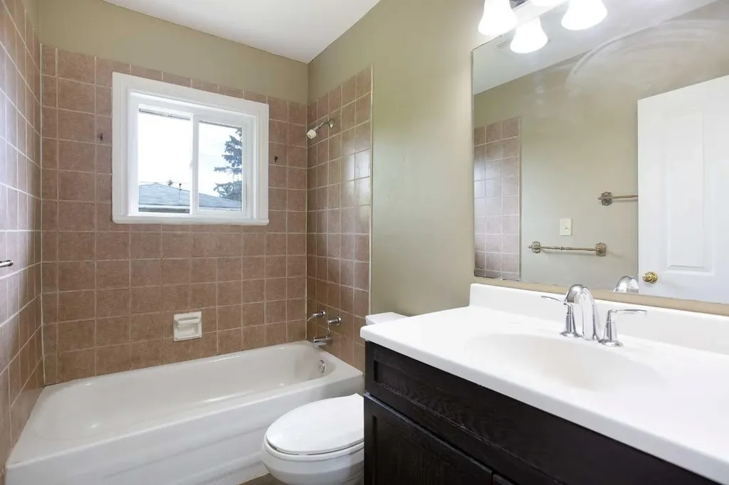 920 41 Street SE Calgary AB T2A1K5