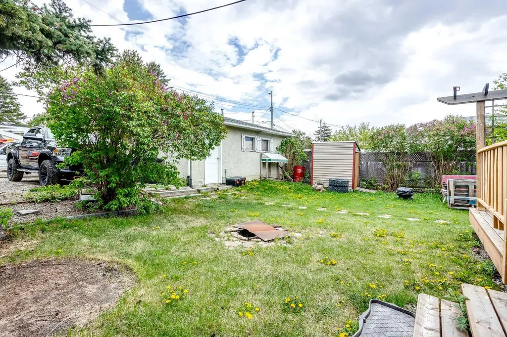 920 41 Street SE Calgary AB T2A1K5