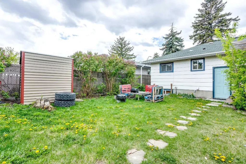 920 41 Street SE Calgary AB T2A1K5
