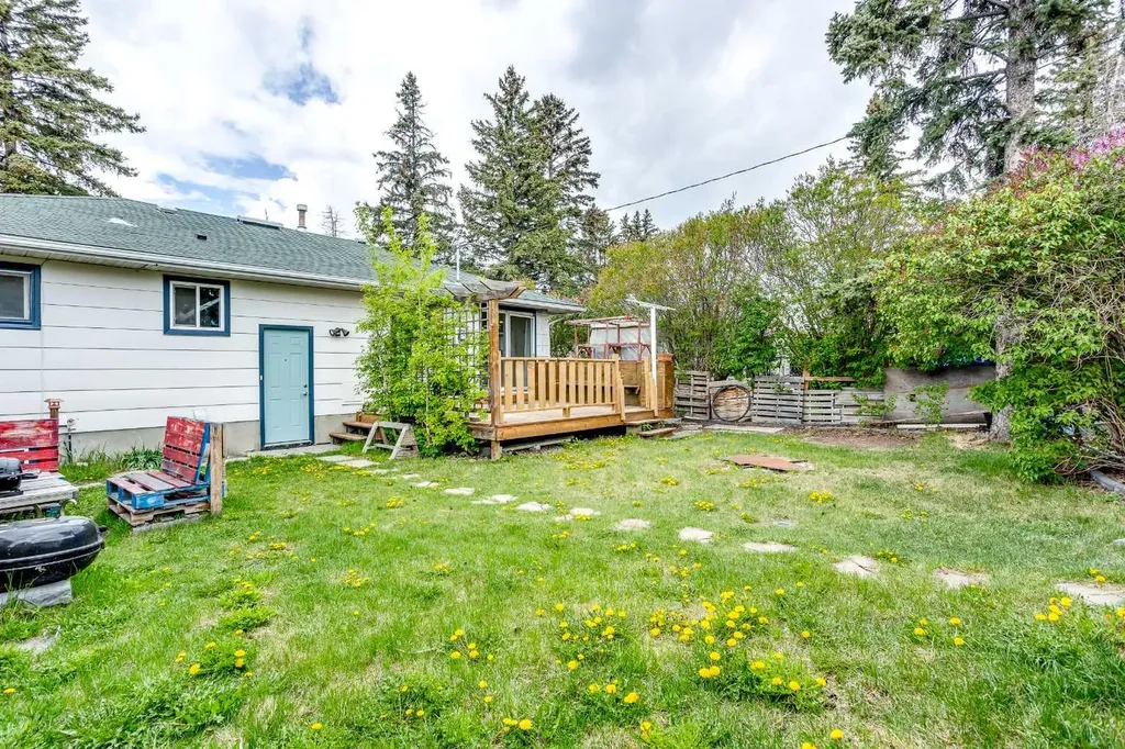 920 41 Street SE Calgary AB T2A1K5