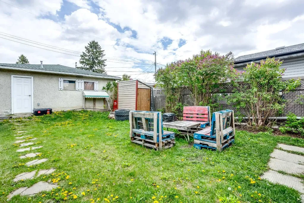 920 41 Street SE Calgary AB T2A1K5