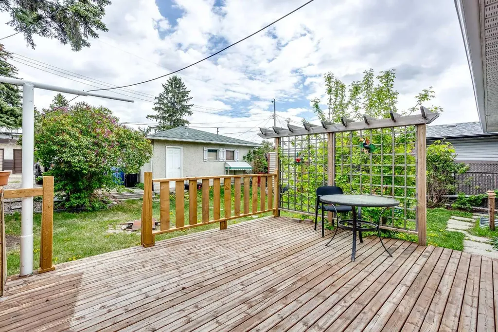 920 41 Street SE Calgary AB T2A1K5