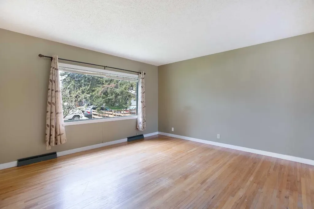 920 41 Street SE Calgary AB T2A1K5