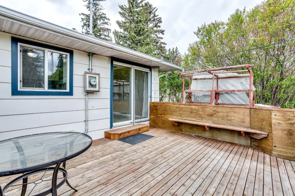920 41 Street SE Calgary AB T2A1K5