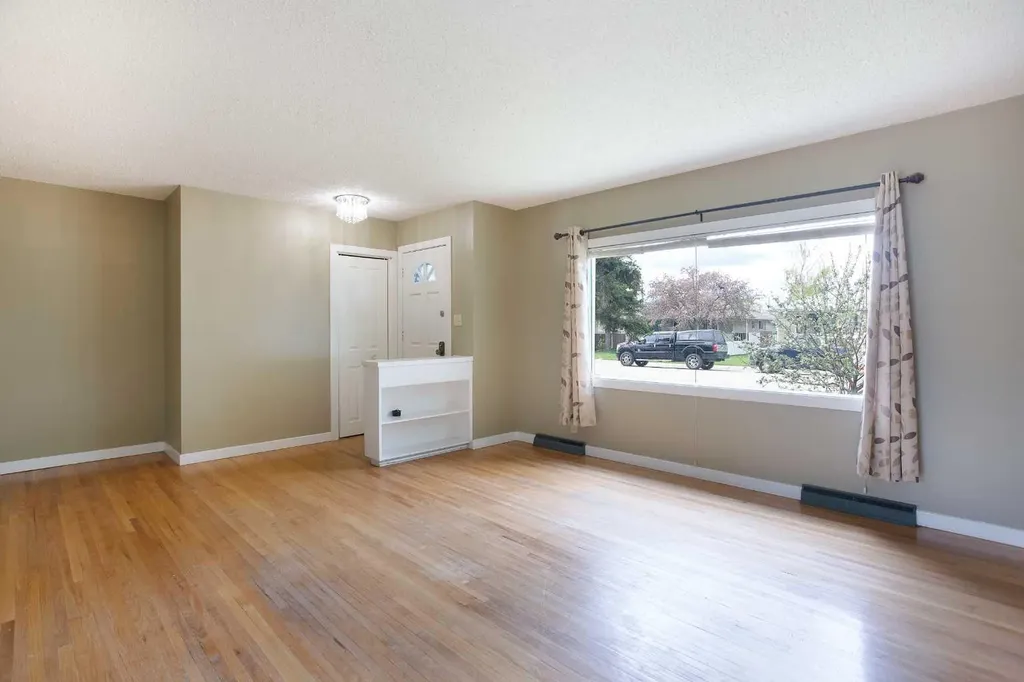 920 41 Street SE Calgary AB T2A1K5