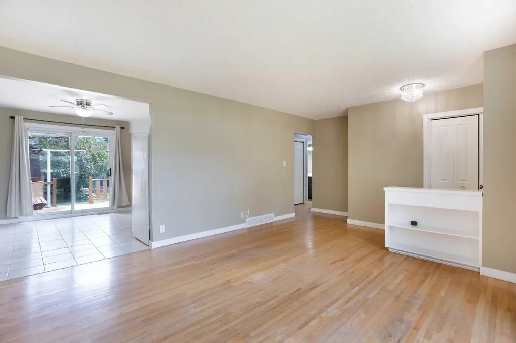 920 41 Street SE Calgary AB T2A1K5
