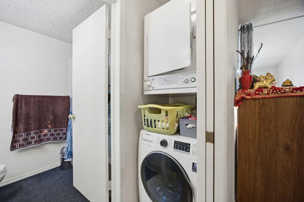 1717 60 Street SE Calgary AB T2A 7Y7