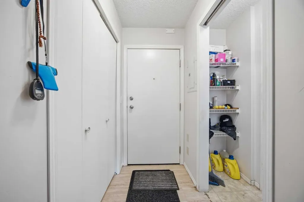 1717 60 Street SE Calgary AB T2A 7Y7