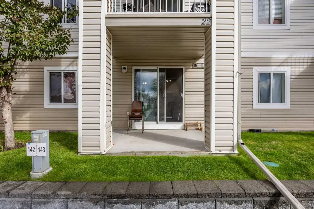 1717 60 Street SE Calgary AB T2A 7Y7