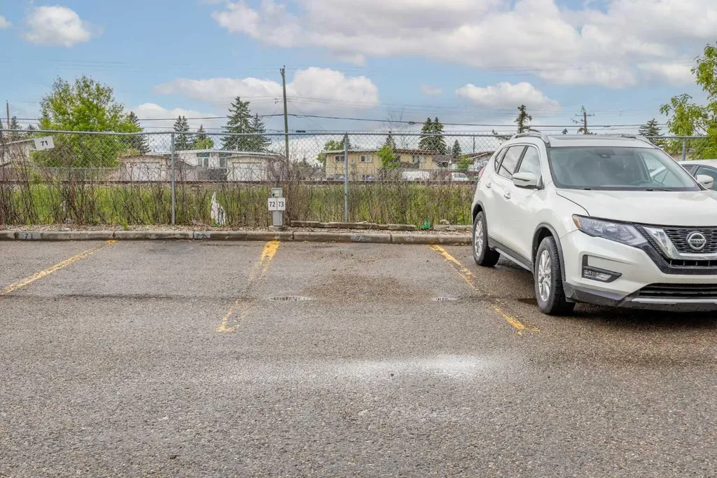 1717 60 Street SE Calgary AB T2A 7Y7