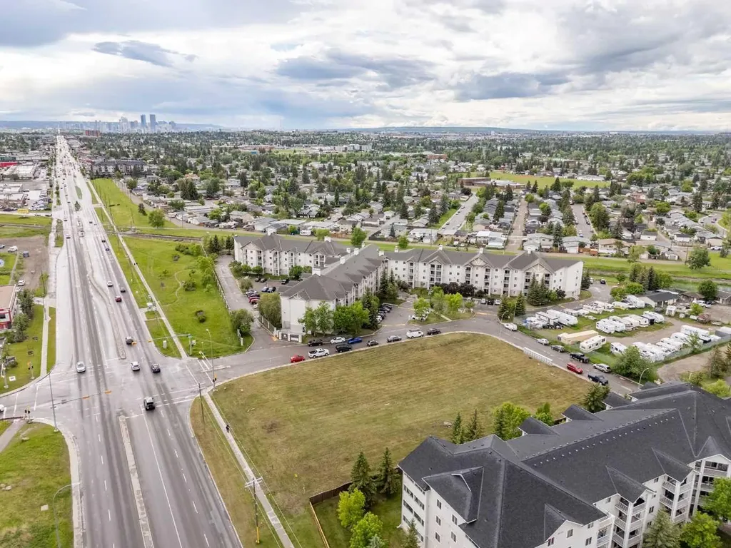 1717 60 Street SE Calgary AB T2A 7Y7