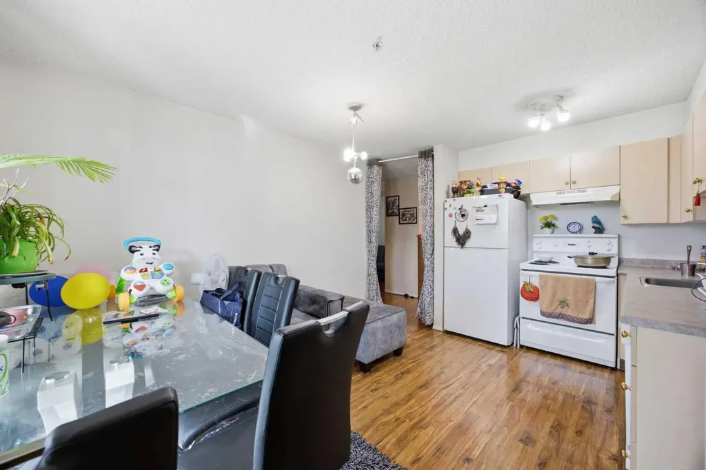 1717 60 Street SE Calgary AB T2A 7Y7