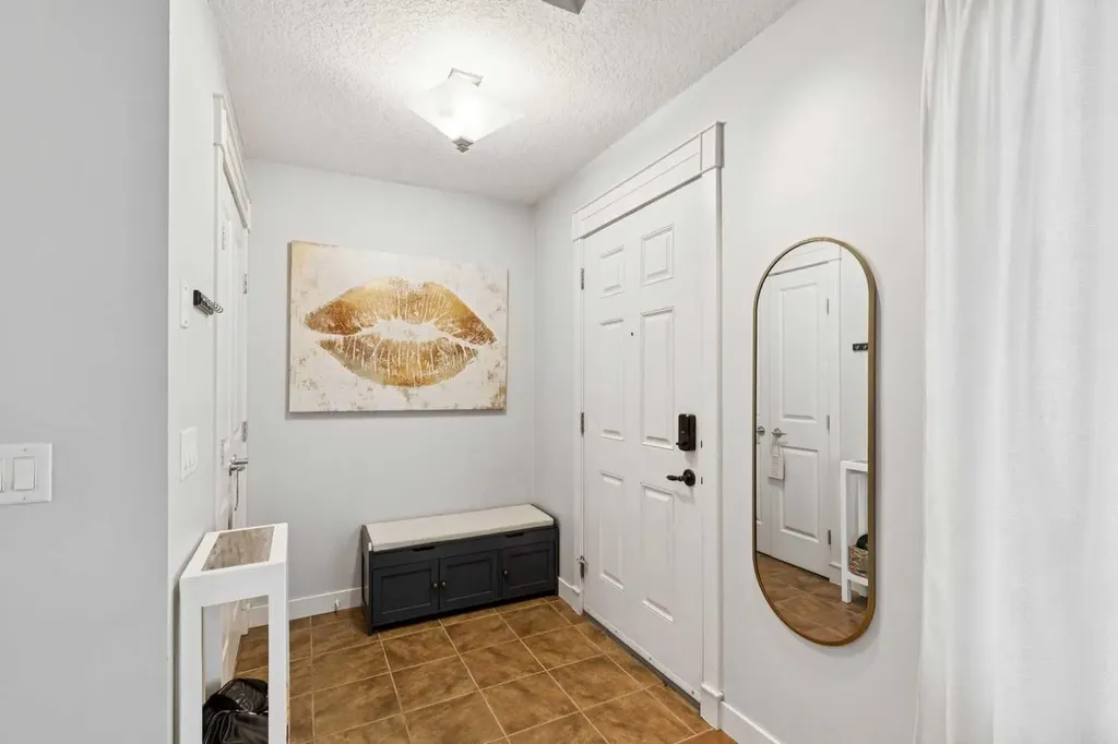528 34 Street NW Calgary AB T2N 2X7