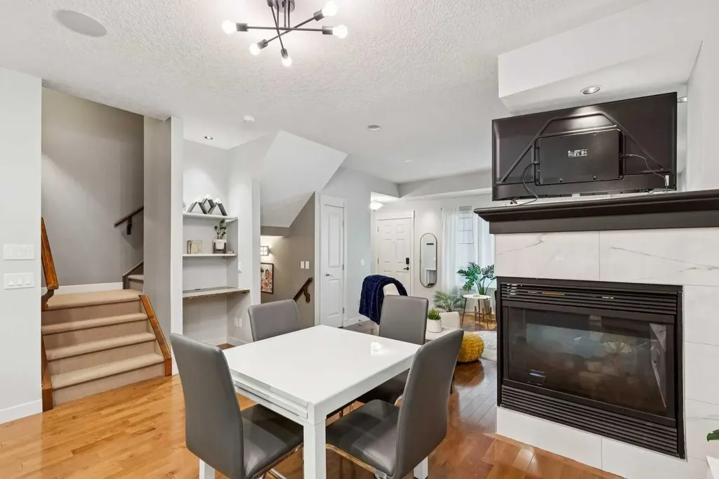 528 34 Street NW Calgary AB T2N 2X7