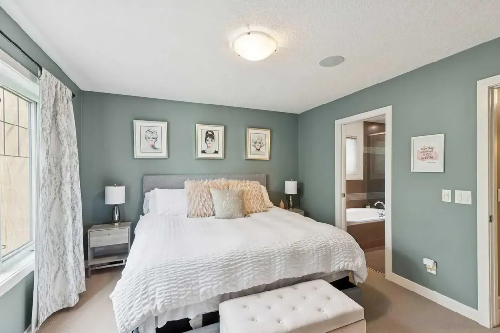 528 34 Street NW Calgary AB T2N 2X7