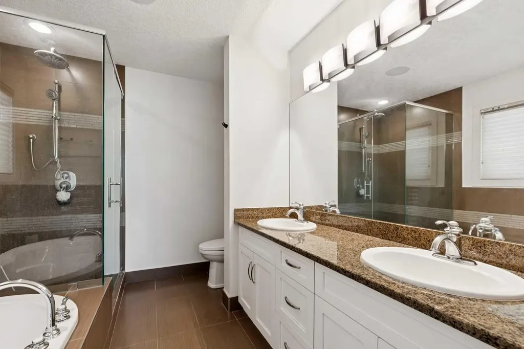 528 34 Street NW Calgary AB T2N 2X7
