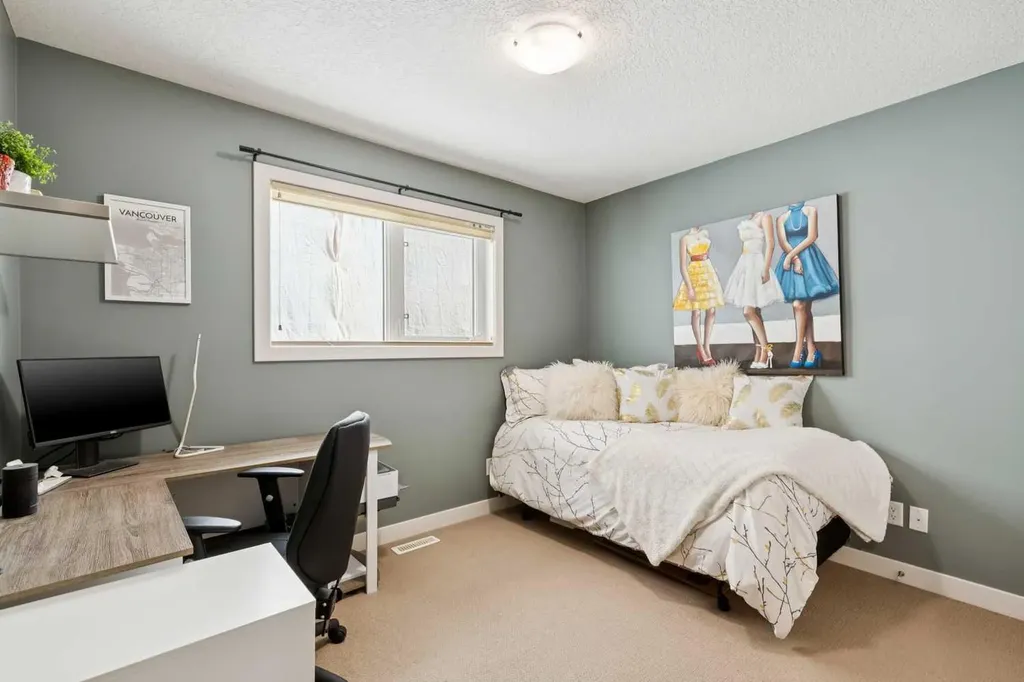 528 34 Street NW Calgary AB T2N 2X7