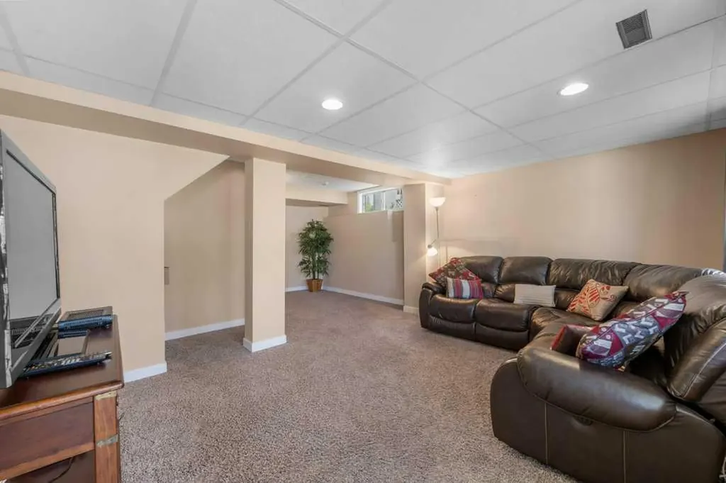 10744 Hidden Valley Drive NW Calgary AB T3A 5K1
