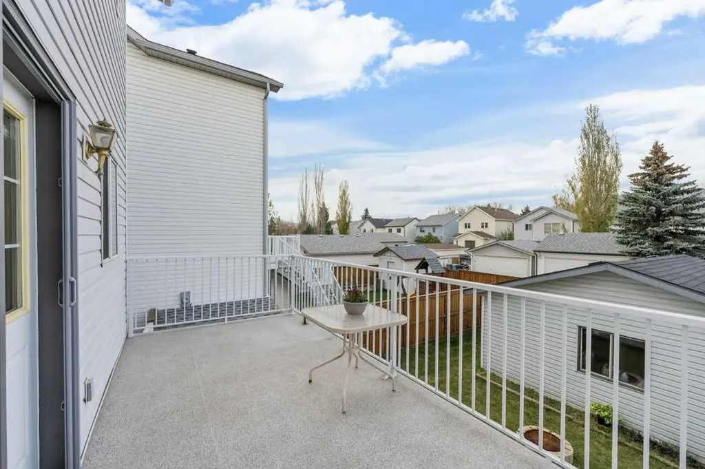 10744 Hidden Valley Drive NW Calgary AB T3A 5K1