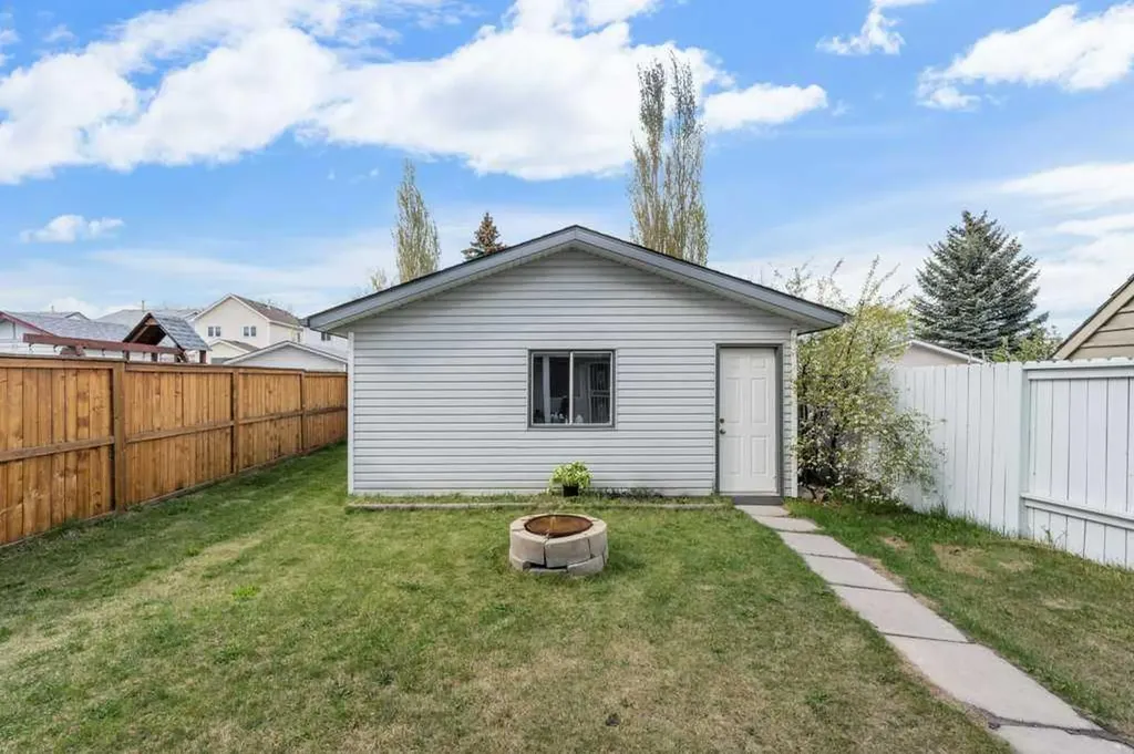 10744 Hidden Valley Drive NW Calgary AB T3A 5K1