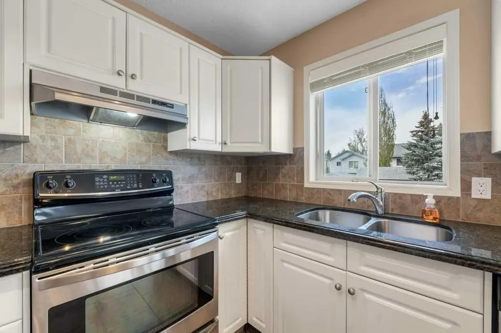 10744 Hidden Valley Drive NW Calgary AB T3A 5K1
