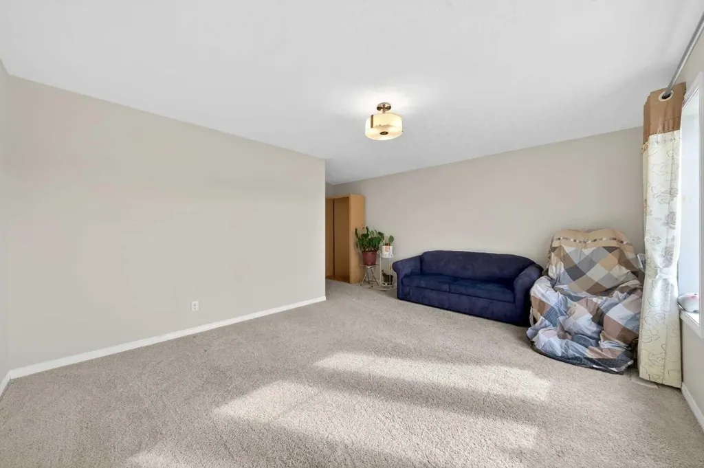 277 Panton Way NW Calgary AB T3K 0X4