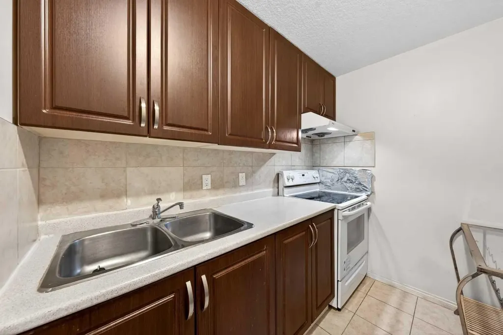 277 Panton Way NW Calgary AB T3K 0X4