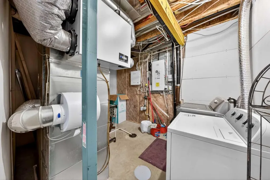 277 Panton Way NW Calgary AB T3K 0X4