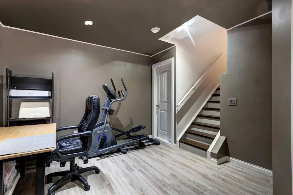 2301 Wentworth Villas SW Calgary AB T3H 0K8