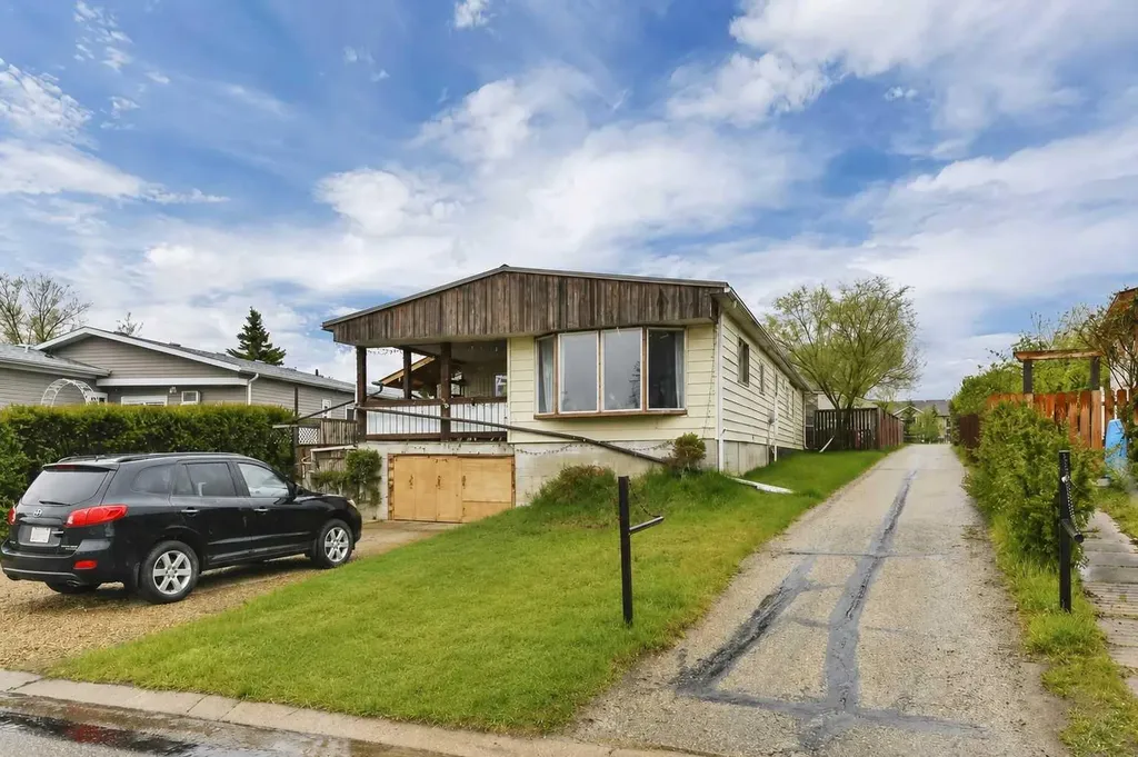 36 Hearthstone Drive Lacombe AB T4L 1P6