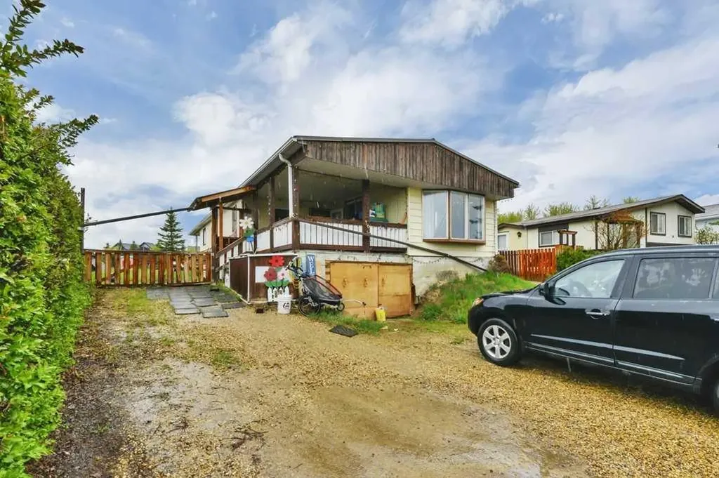 36 Hearthstone Drive Lacombe AB T4L 1P6