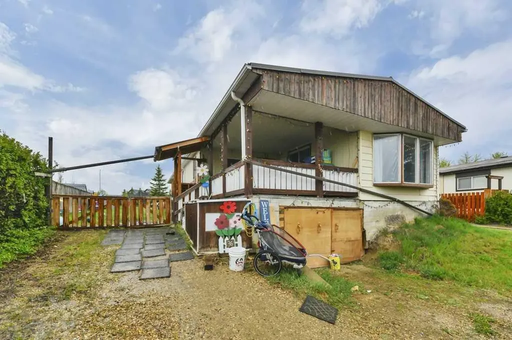 36 Hearthstone Drive Lacombe AB T4L 1P6