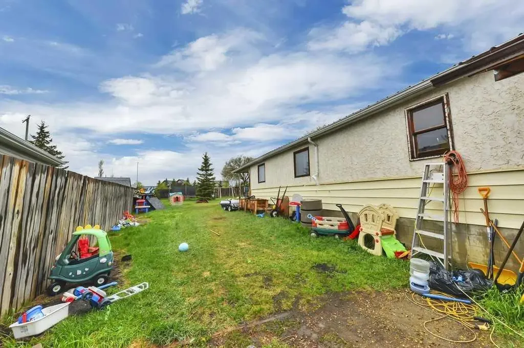 36 Hearthstone Drive Lacombe AB T4L 1P6
