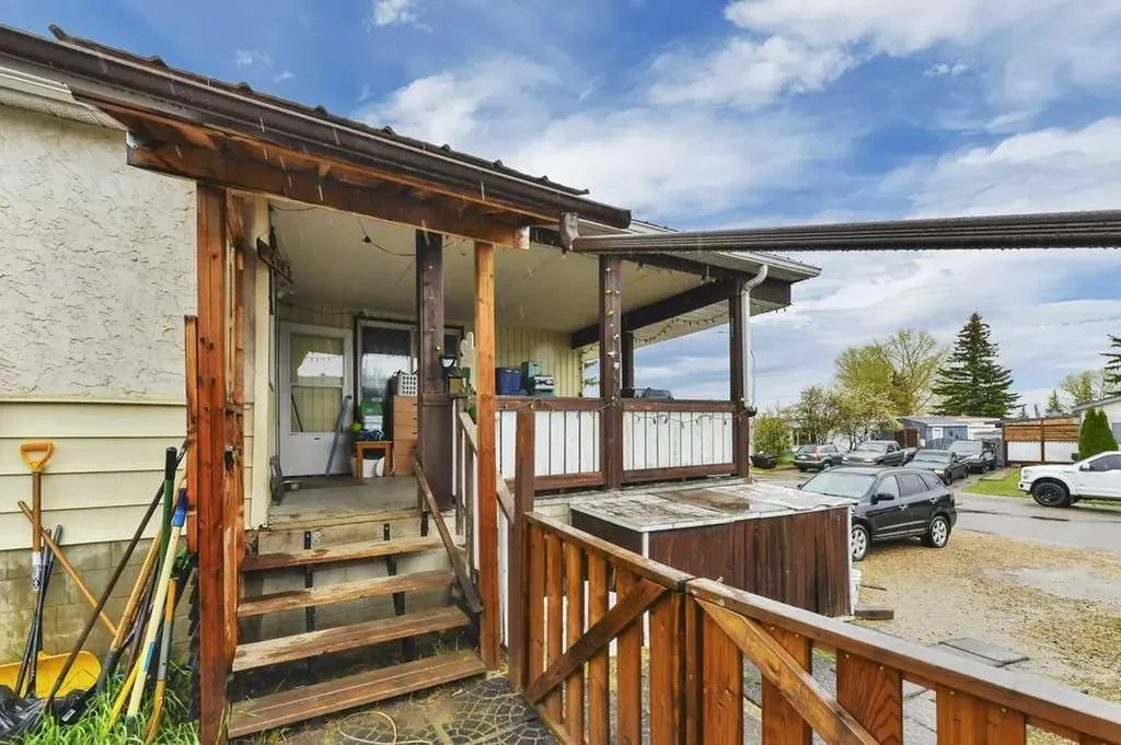 36 Hearthstone Drive Lacombe AB T4L 1P6