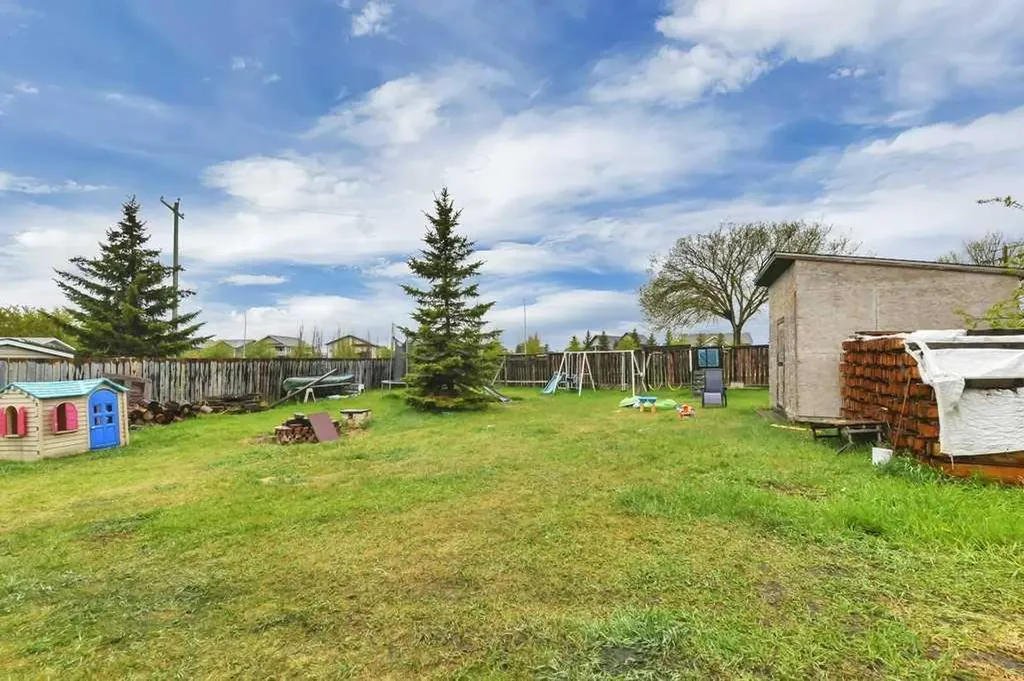 36 Hearthstone Drive Lacombe AB T4L 1P6