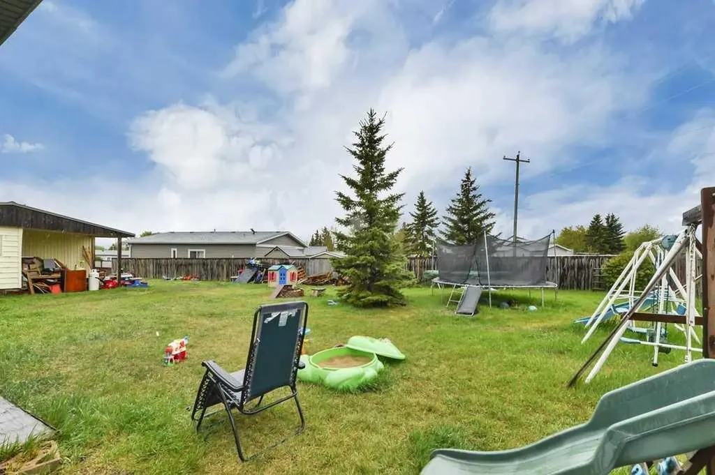 36 Hearthstone Drive Lacombe AB T4L 1P6