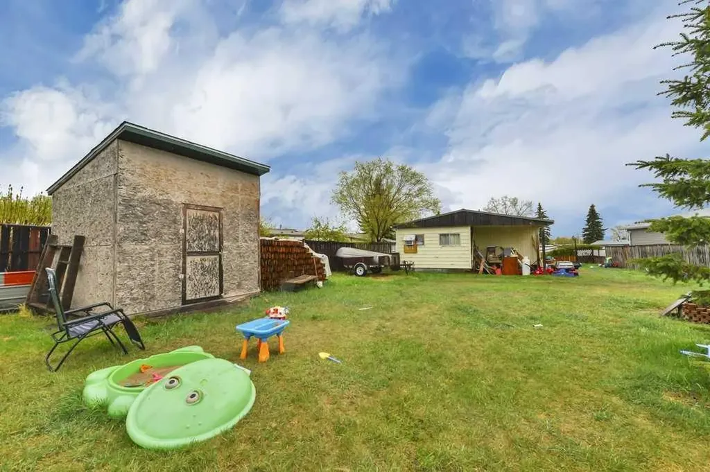 36 Hearthstone Drive Lacombe AB T4L 1P6
