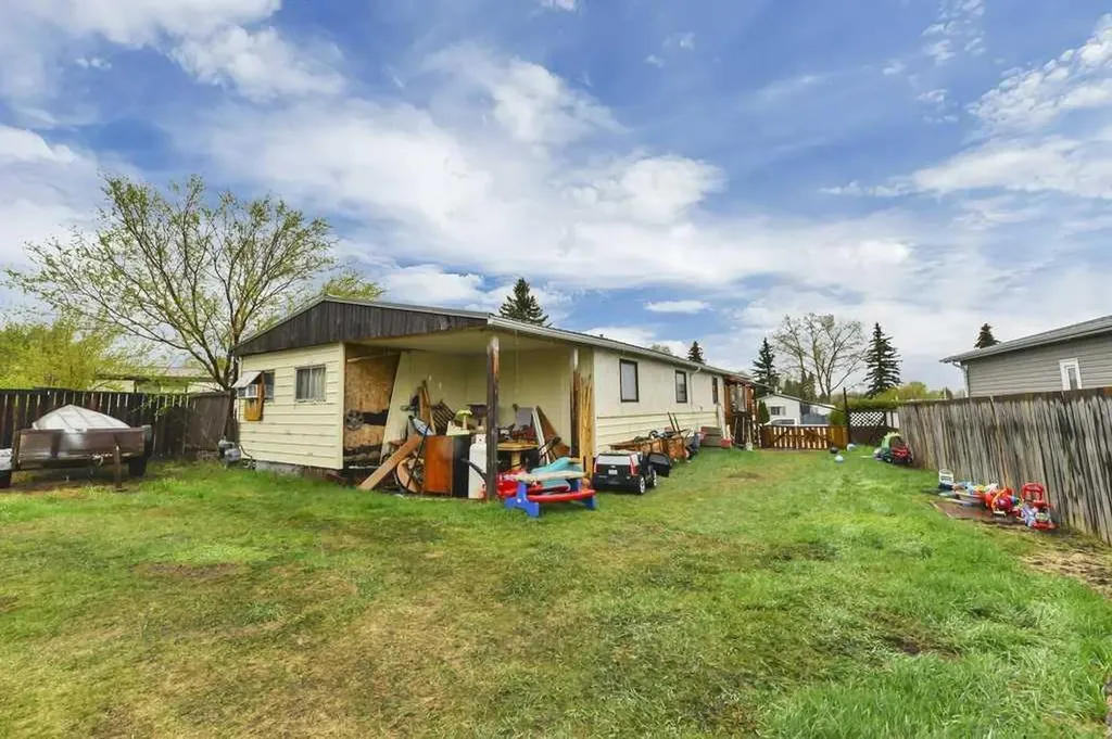 36 Hearthstone Drive Lacombe AB T4L 1P6