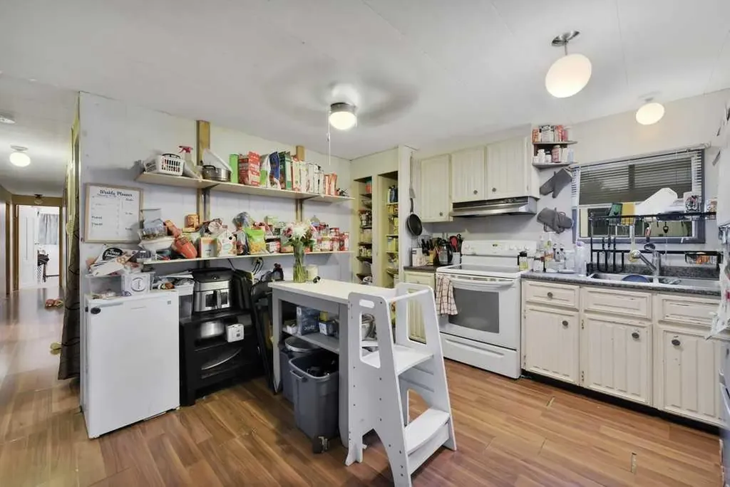 36 Hearthstone Drive Lacombe AB T4L 1P6