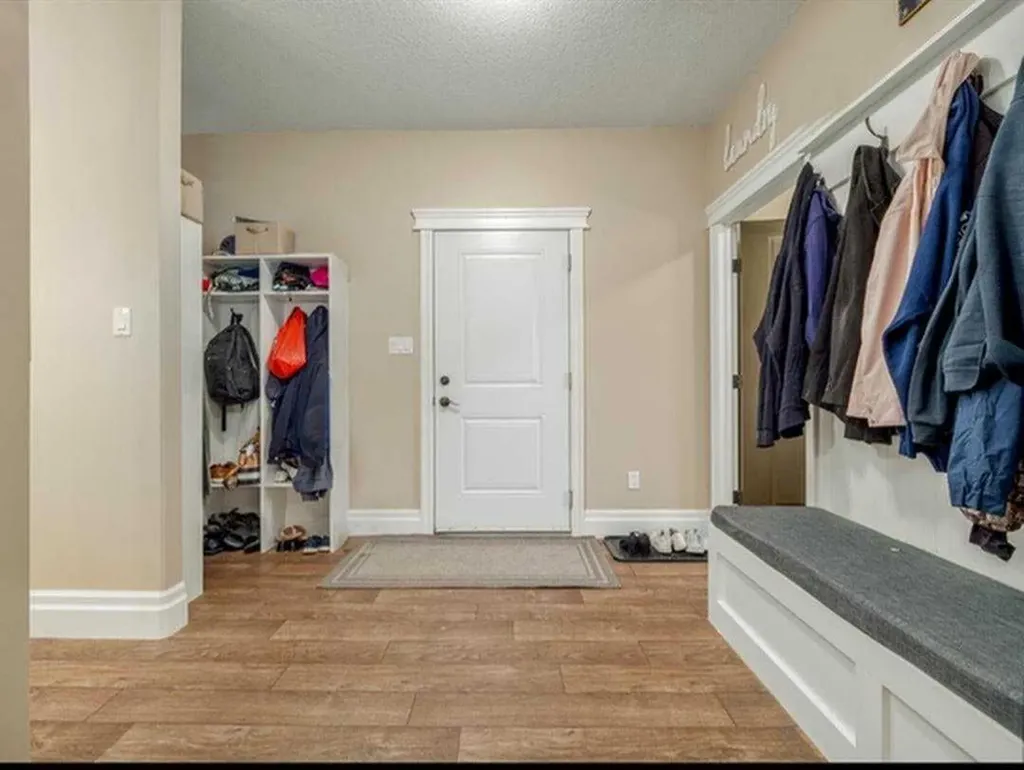 521 12th Avenue W Barnwell AB T0K0B0