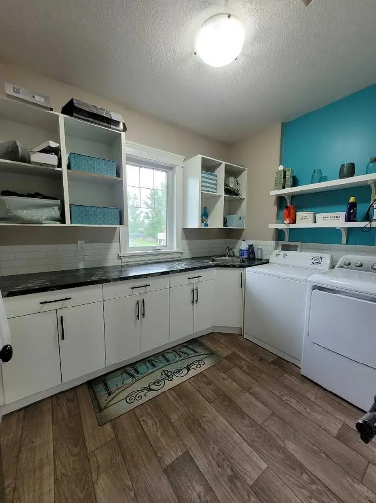521 12th Avenue W Barnwell AB T0K0B0