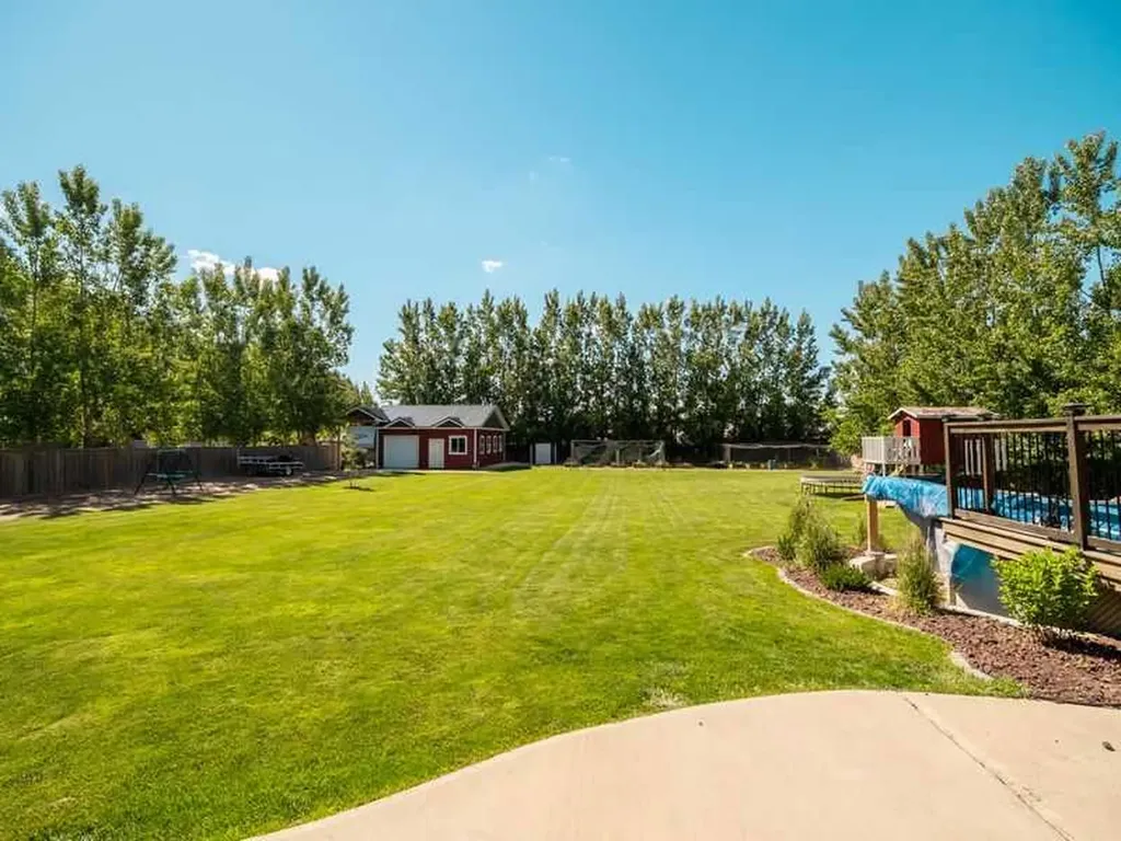 521 12th Avenue W Barnwell AB T0K0B0