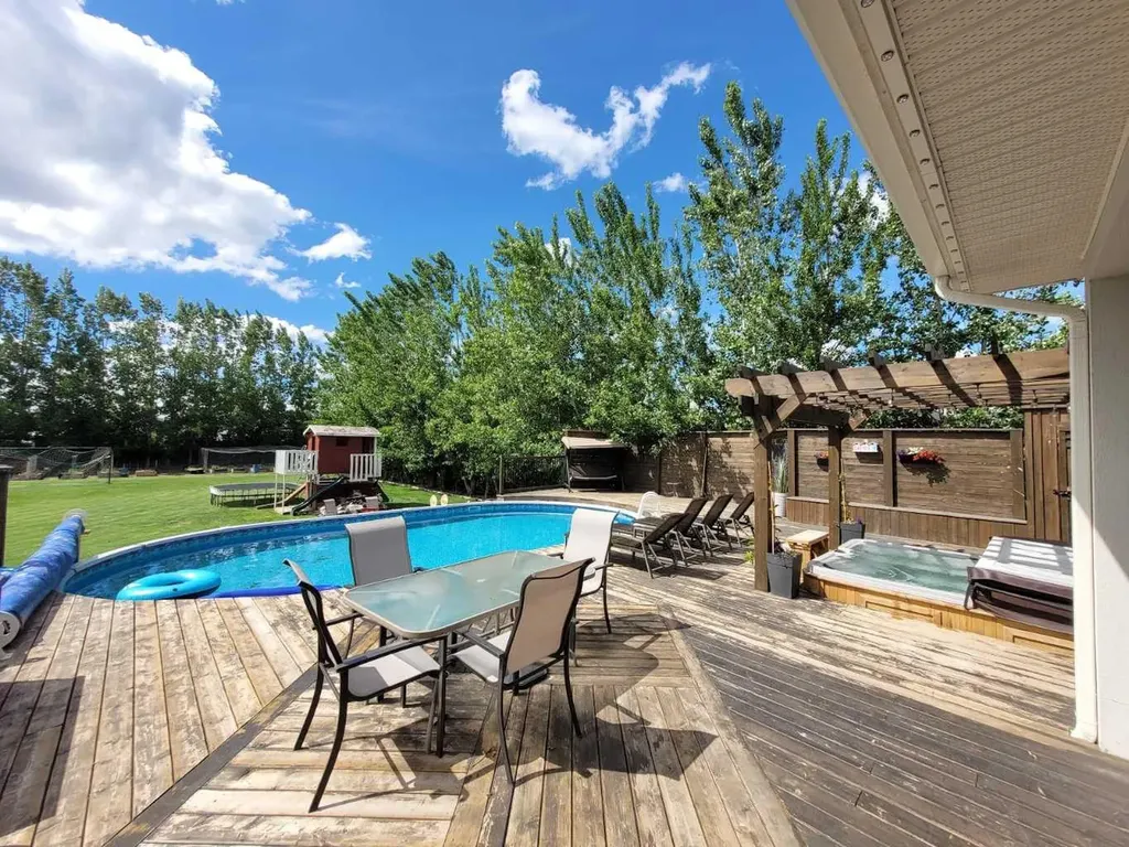 521 12th Avenue W Barnwell AB T0K0B0