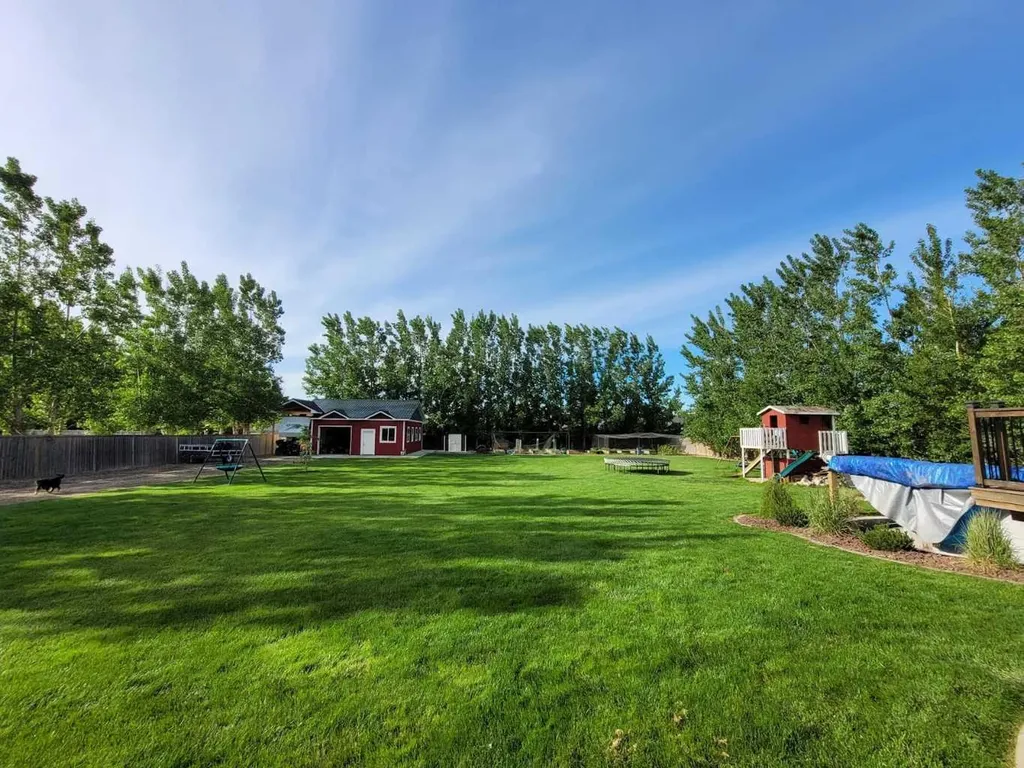 521 12th Avenue W Barnwell AB T0K0B0