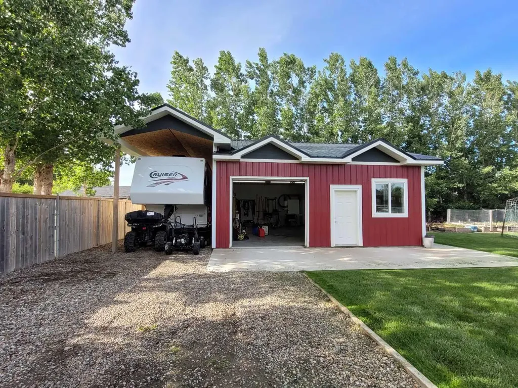 521 12th Avenue W Barnwell AB T0K0B0