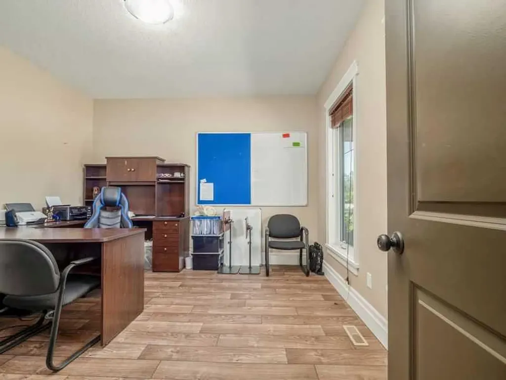 521 12th Avenue W Barnwell AB T0K0B0